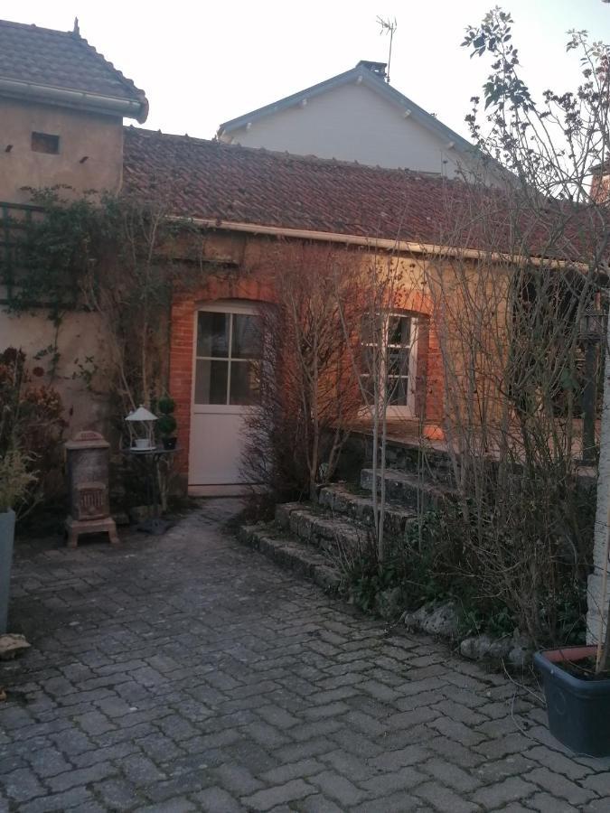 Ferienwohnung Mini Garni Vendemiaire Vesoul Exterior foto